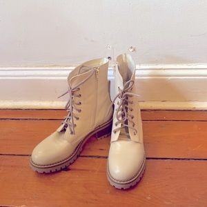 Bertuchi cream lug sole boots NWT